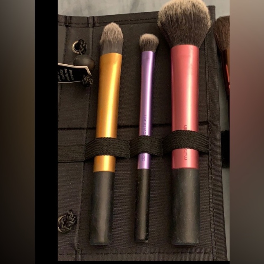 New brush set 🆕 with case/ stand with bonus mini brush set